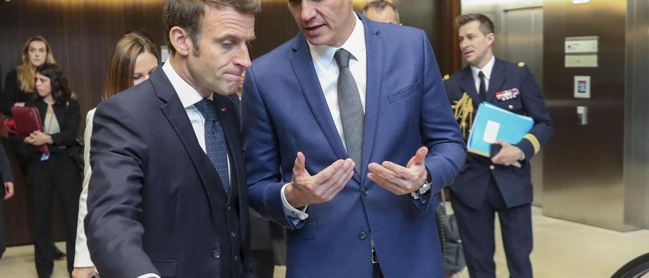 Emmanuel Macron y Pedro Sánchez.