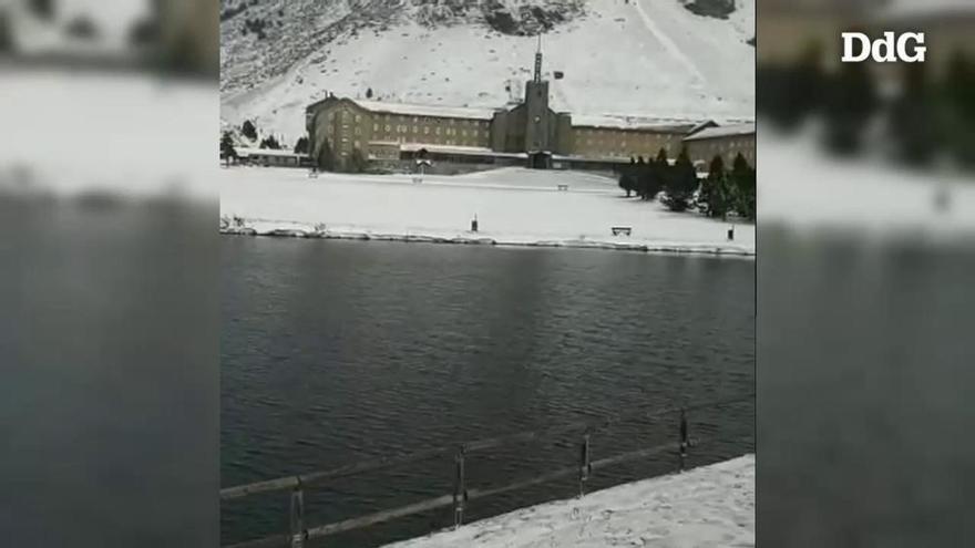 La neu fa acte de presència al Pirineu gironí