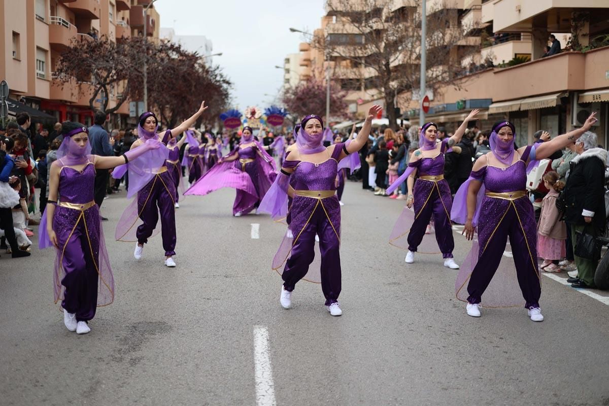 Búscate en las imágenes de la rúa de Carnaval de Ibiza