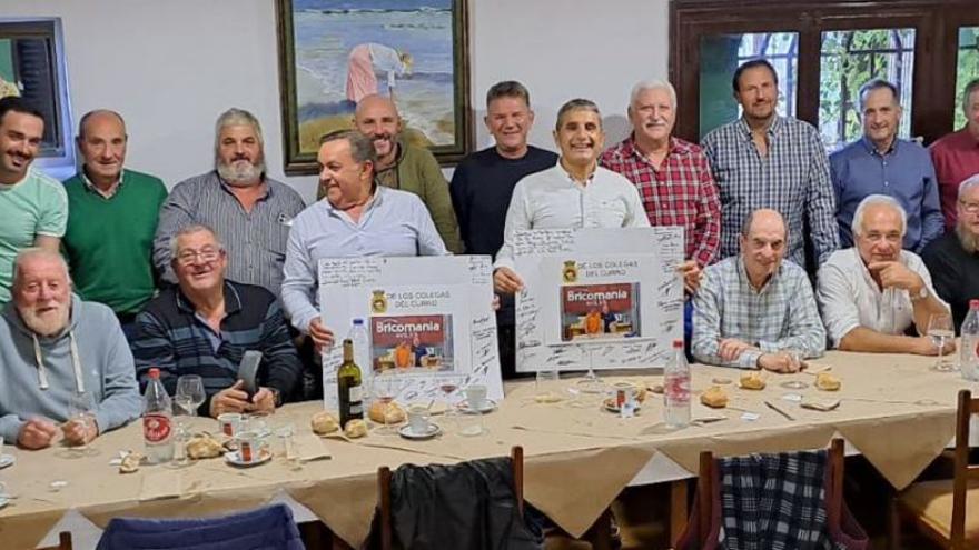 Comida y placa tras décadas de servicio público