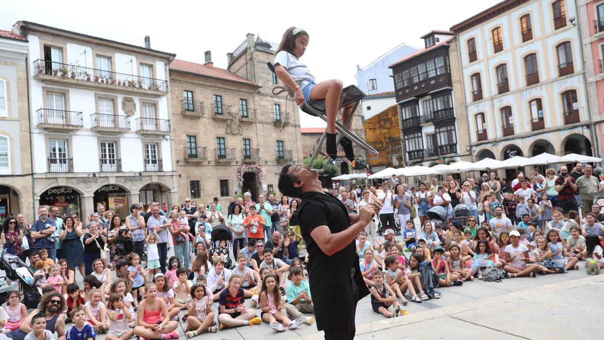 EN IMÁGENES: El comienzo del festival "AstuRisas"