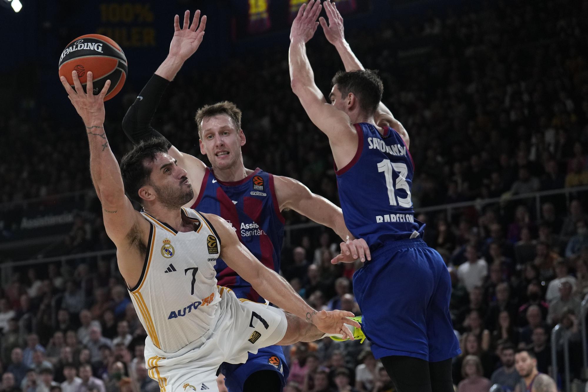 83-78. Vesely lidera la victoria del Barça en el clásico contra el Real Madrid