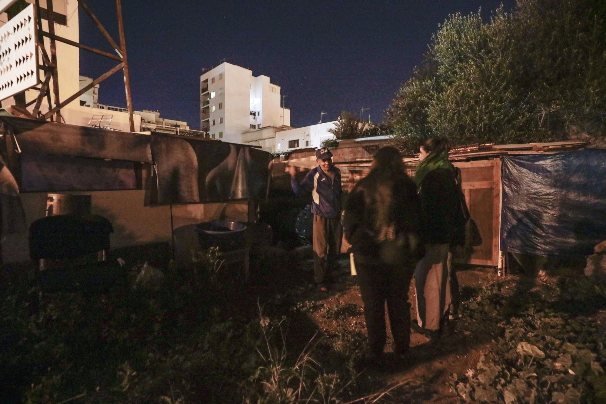 Personas sin hogar que viven en la Vía de Cintura de Palma