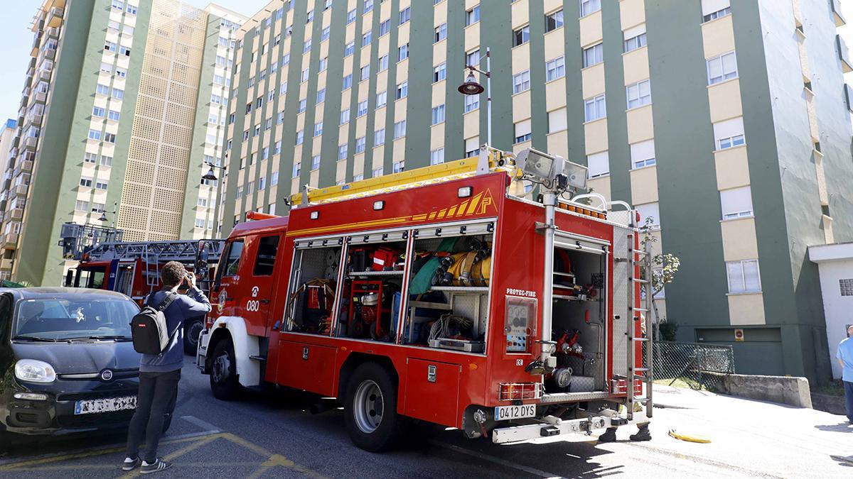 Una camión de Bomberos en la calle Cangas, en una intervención anterior