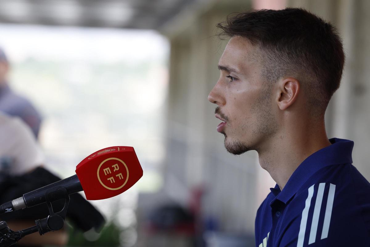 Grimaldo: Si el Madrid ya era favorito, con Mbappé lo será aún más