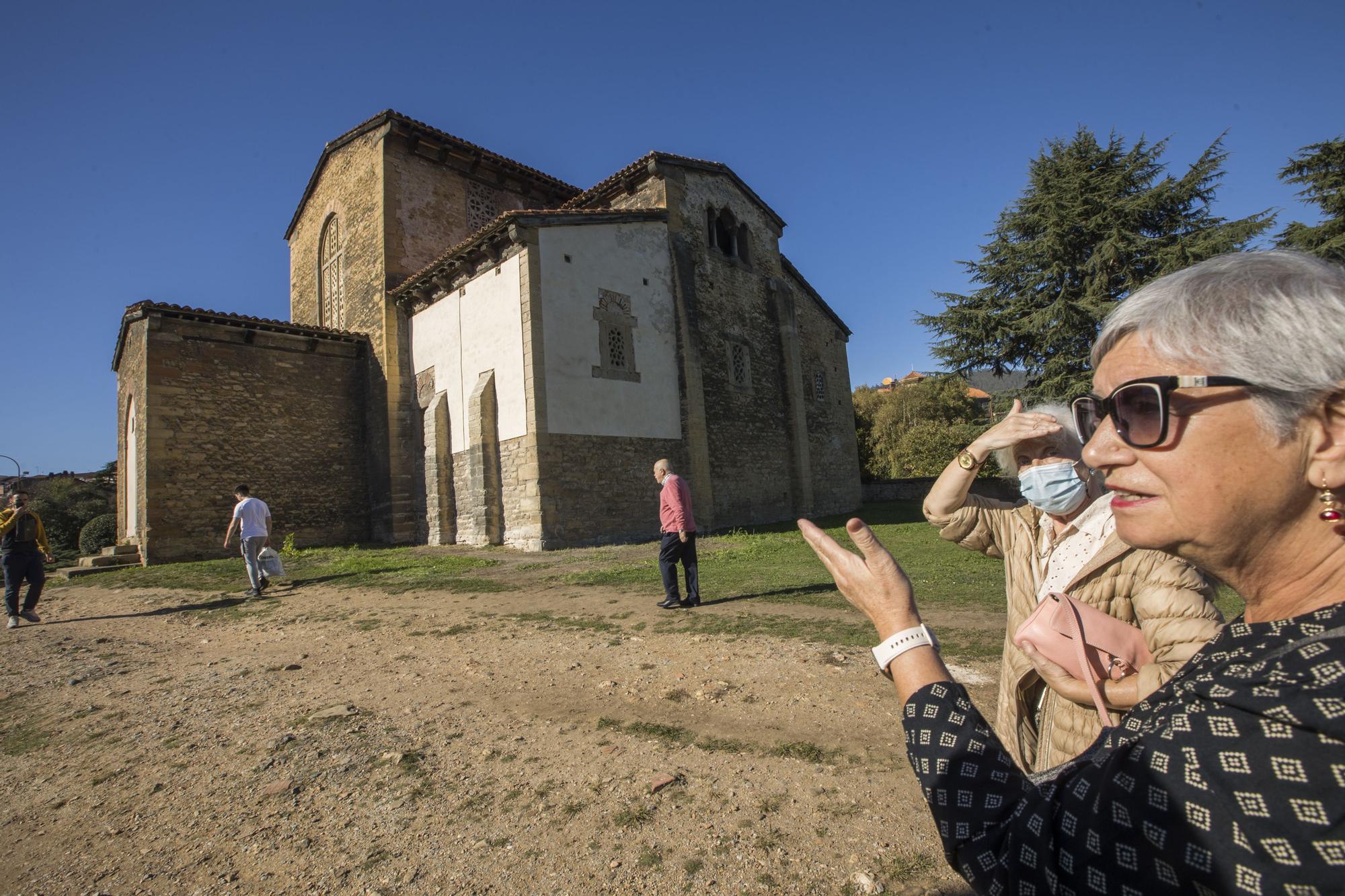 Así está la iglesia de Santullano después de recuperar la carga de mortero en sus muros