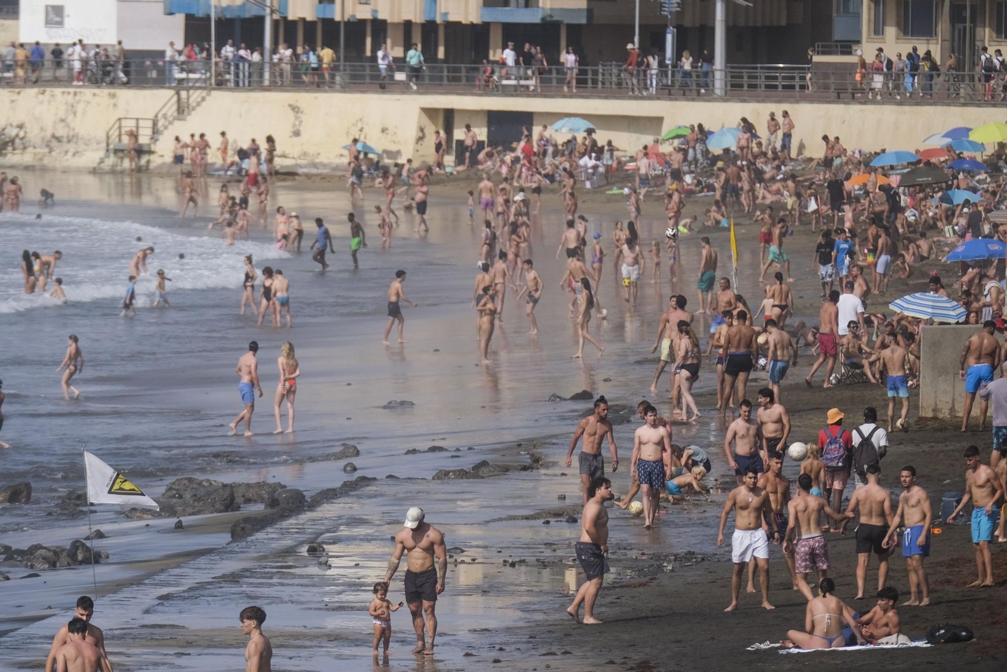 Calor en Las Canteras (13/04/24)