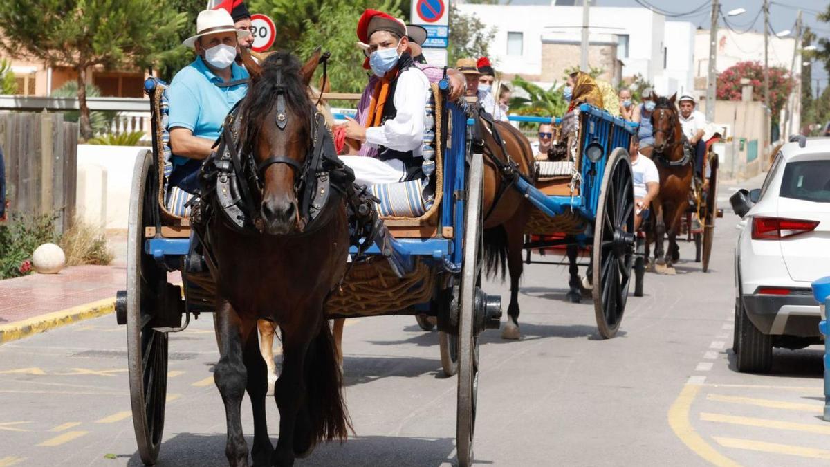 Desfile de carros en las fiestas de Jesús del año pasado. | J.A. RIERA