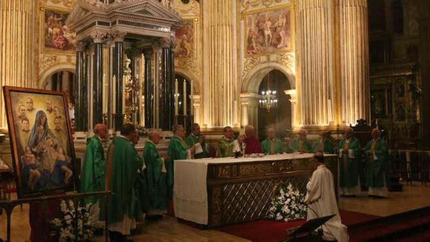 Durante la celebración el obispo de Málaga bendijo el cuadro de Raúl Berzosa.