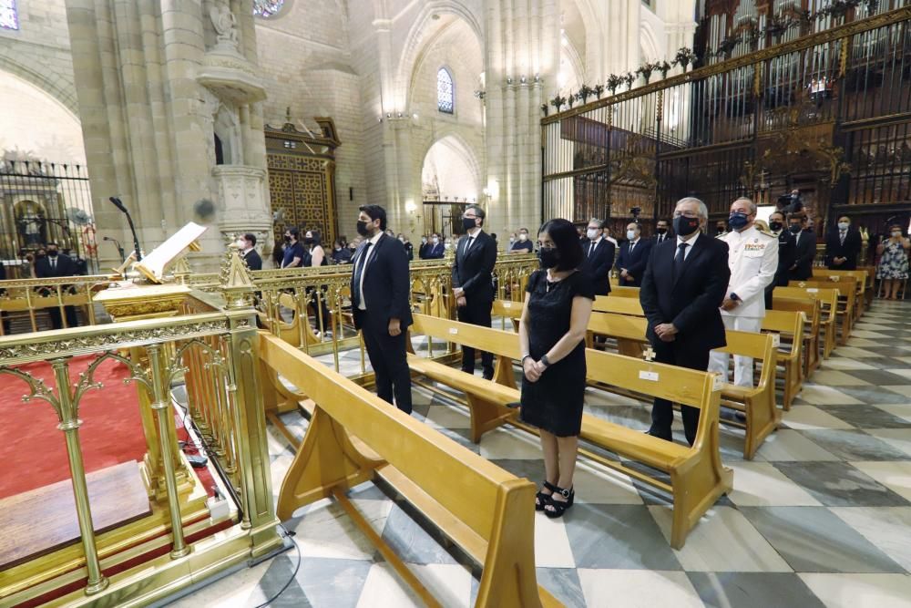 Misa en honor a los fallecidos por coronavirus en la Catedral