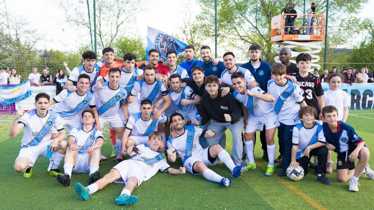 El pequeño Estadio Monumental madrileño que ha acogido a los hermanos de Julián Álvarez: "Los mates, los tifos, los bombos... es como jugar en Buenos Aires"