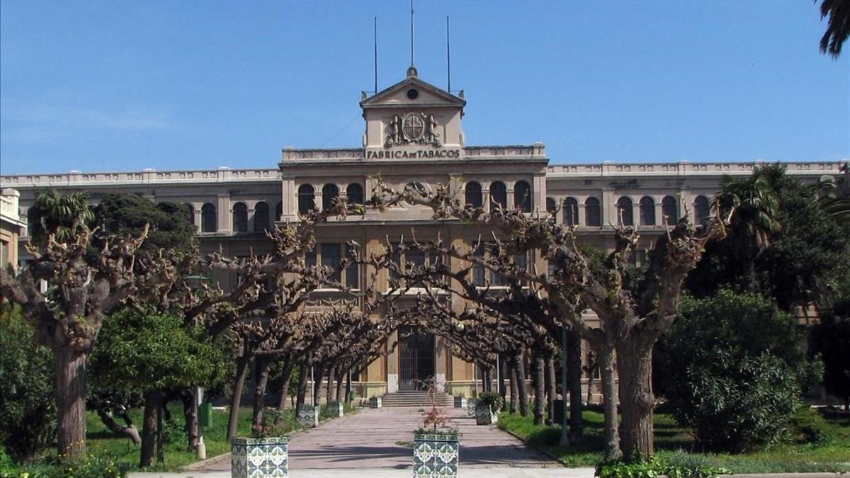 Edificio de la antigua fábrica de la Tabacalera, en Tarragona.