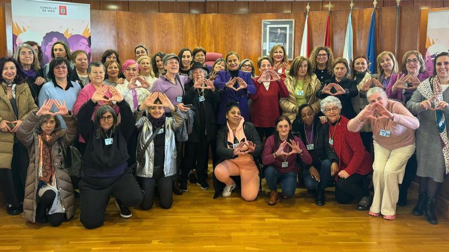 Las participantes en el pleno del Consello Municipal da Muller celebrado ayer.