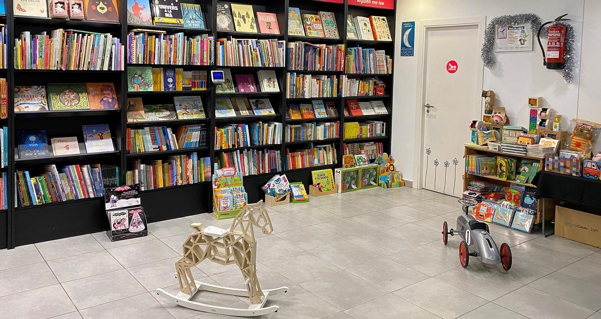 Imagen de la librería Abracadabra especializada en libros infantiles y juveniles y juguetes.