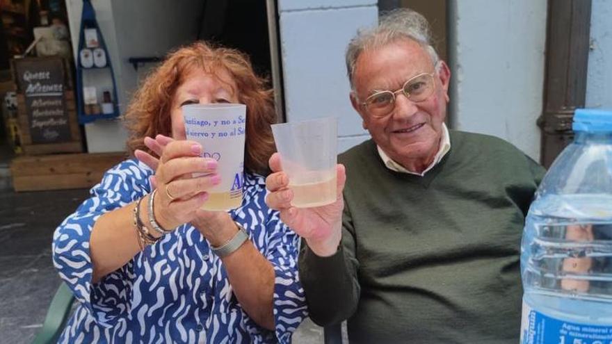 Aquilino González con una de sus sobrinas.