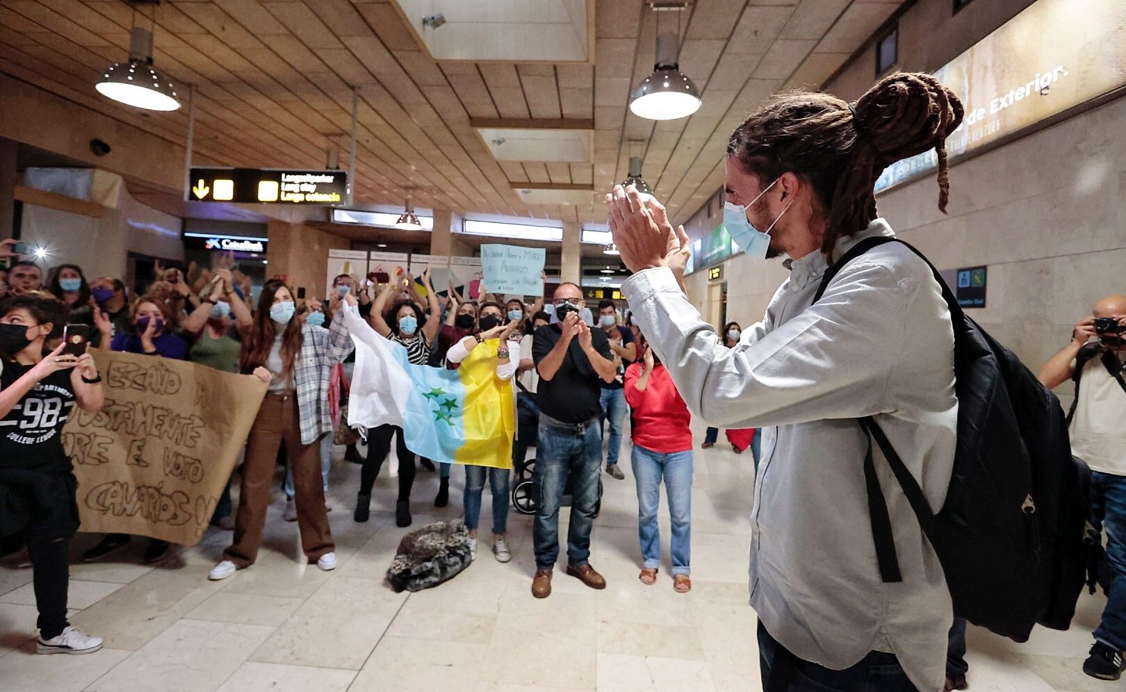 Alberto Rodríguez llega a Tenerife y anuncia que deja la militancia de Podemos