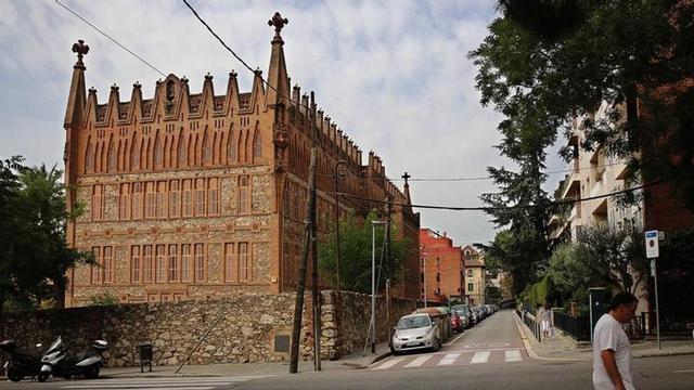 Una imatge del carrer de Ganduxer, amb l’escola de les Teresianes de Gaudí. | RICARD CUGAT