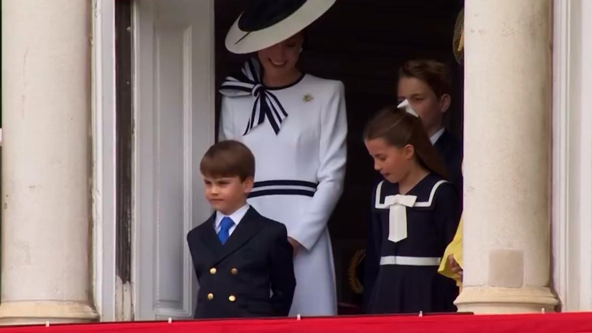 Kate Middleton con su hijo Louis