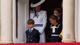 El gracioso baile del Príncipe Louis que hace reír a su madre, Kate Middleton, en su reaparición pública