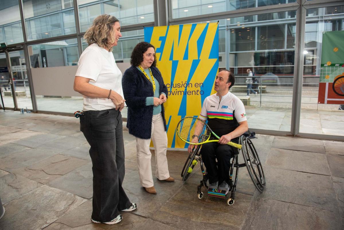 Enki reúne a 500 estudiantes de 14 centros de A Coruña para conocer el deporte inclusivo