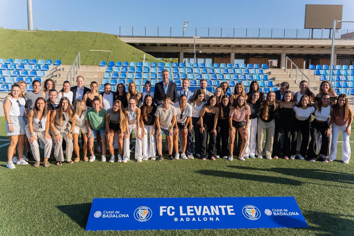 Presentación del nuevo FC Levante Badalona.