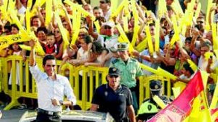 Contador recibe el homenaje más emotivo por parte de tres mil pinteños