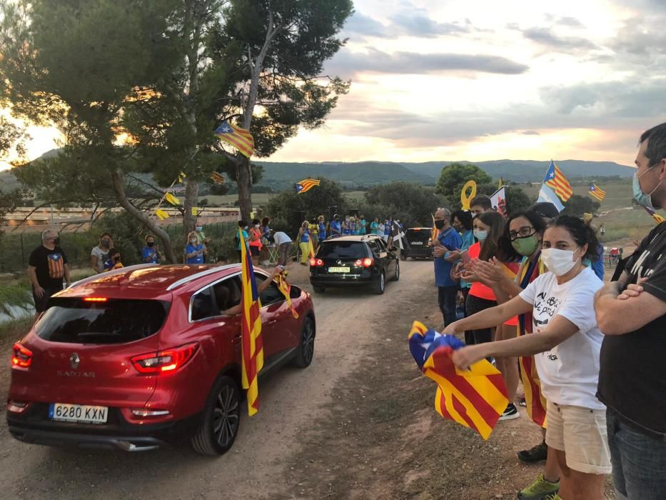 Arribada de la rua de vehicles a Lledoners