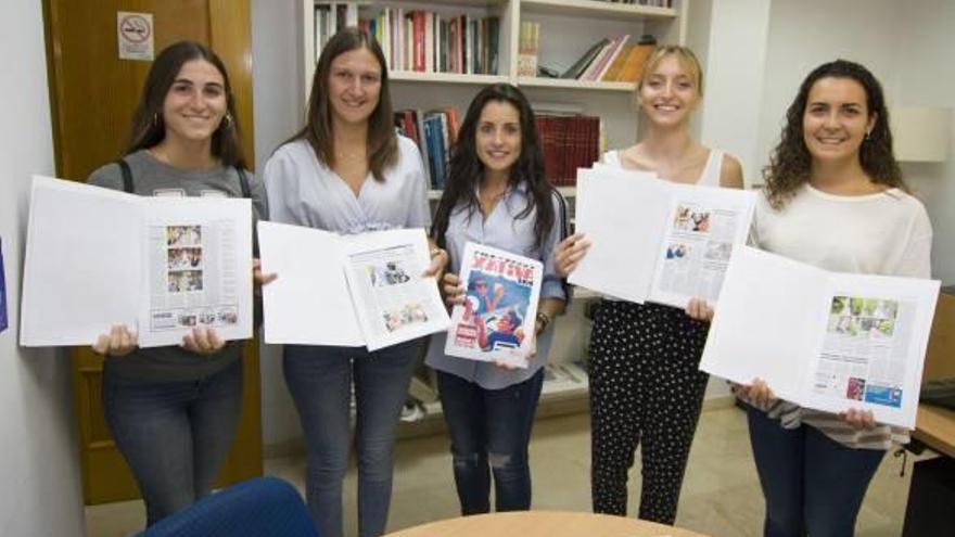 De izquierda a derecha, Rebeca, Andrea, Laura, Violeta y Belén, ayer en Levante-EMV.