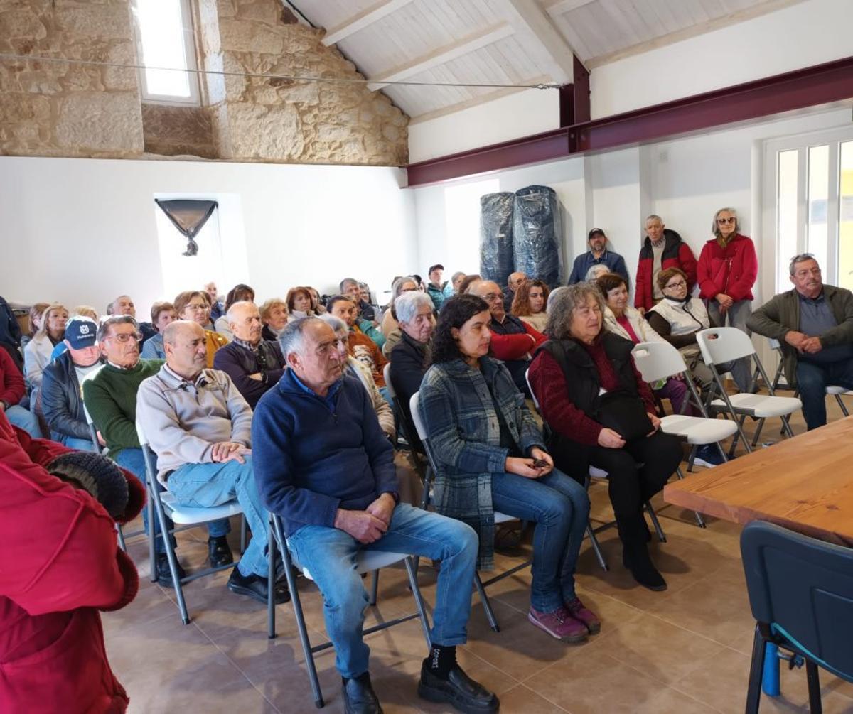 Vecinos de O Hío, el sábado en su concentración quincenal. | FDV