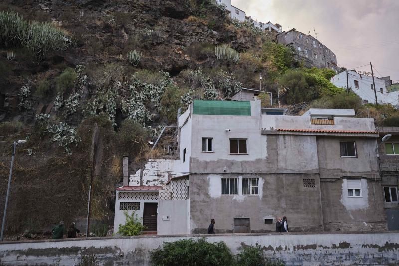 Desalojo de siete familias en la calle Ermita de La Candelaria, en Salud Bajo