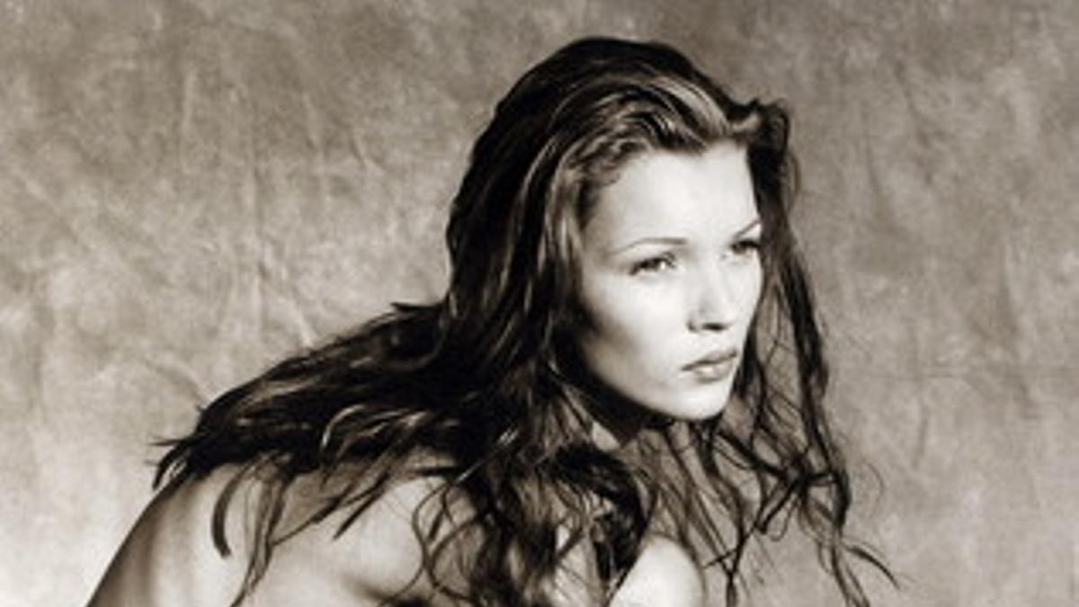 Una fotografía de Kate Moss de joven se vende por 18.964 euros