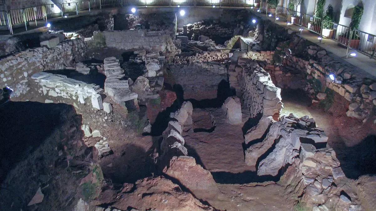 Restos romanos hallado en el Palacio del Mayoralgo de Cáceres.