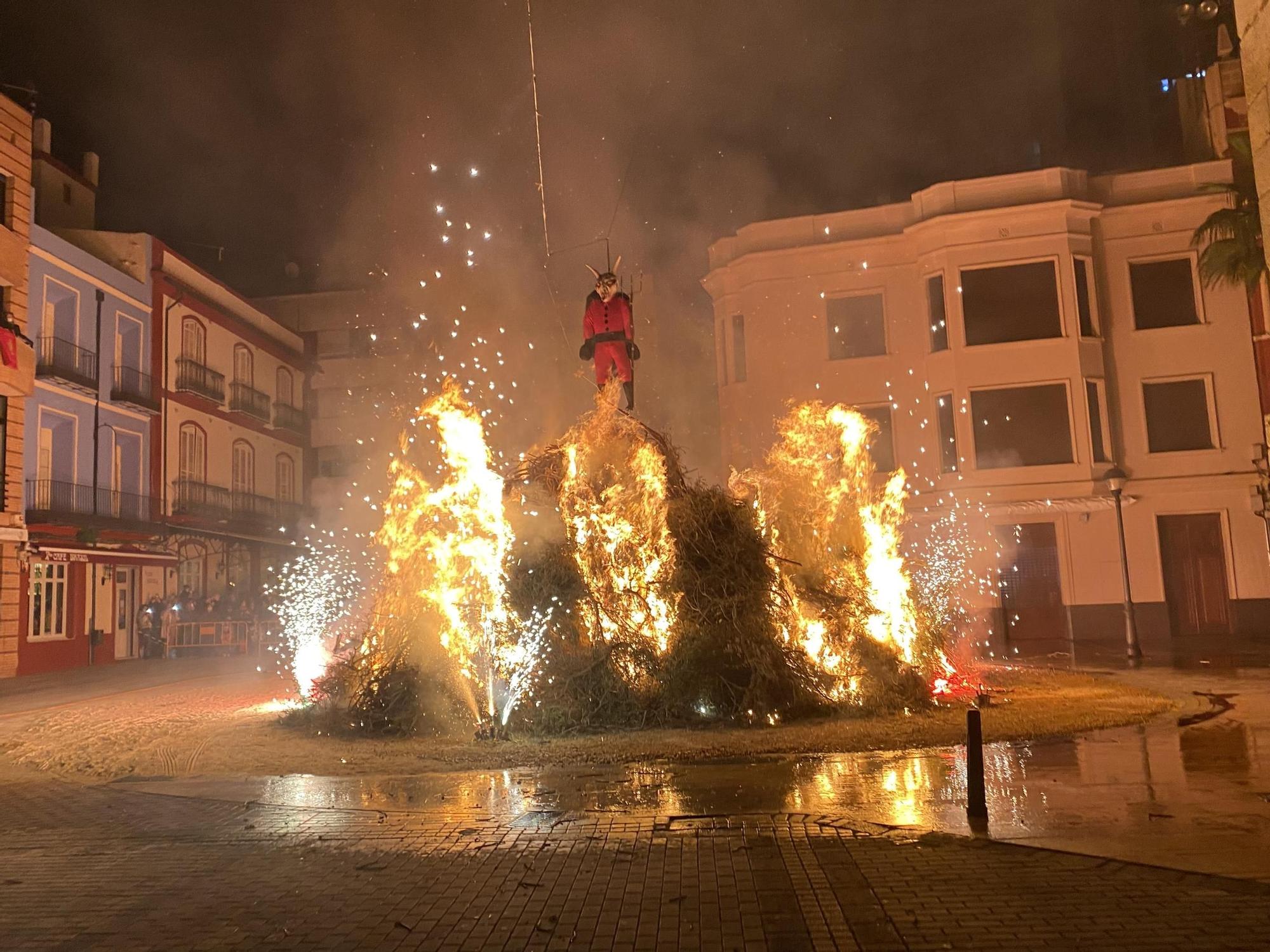 La 'cremà del dimoni' de Benicarló, en imágenes