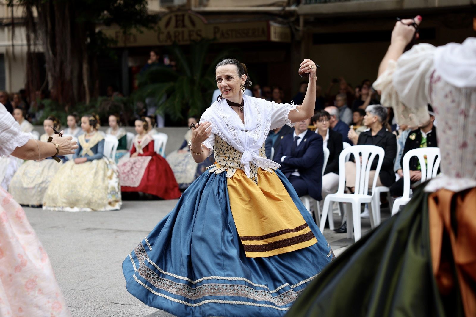 Las comisiones el Marítim, protagonistas en el Homenaje a la Senyera