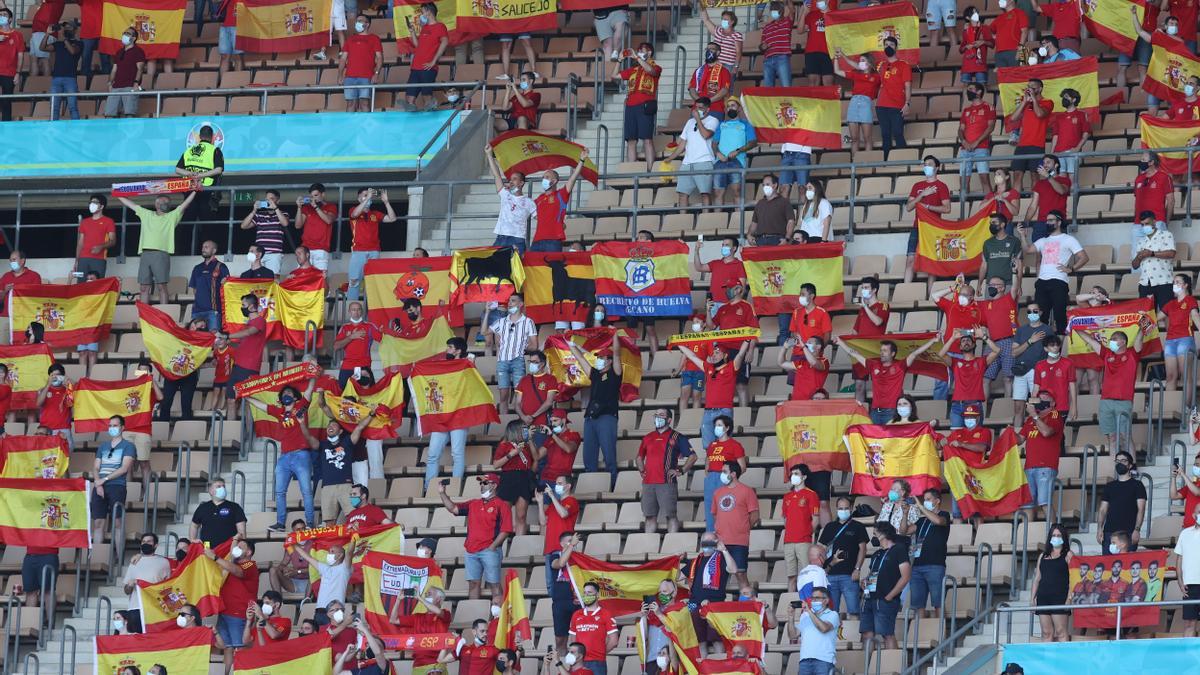 La Cartuja vibra en el partido decisivo de España