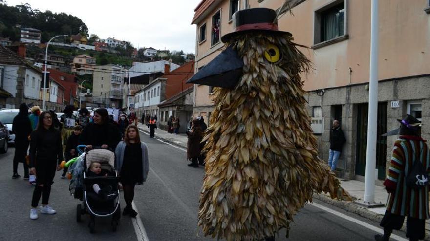 Un momento del desfile del Paxaro do Mal Agoiro en el Entroido de 2019. // G.Núñez