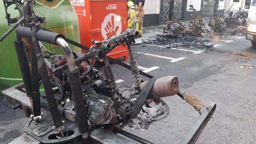 Una moto provoca un aparatoso incendio en el centro de Alicante