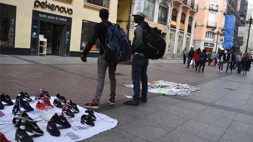 Zaragoza lanza una campaña para concienciar sobre la venta ilegal y las falsificaciones