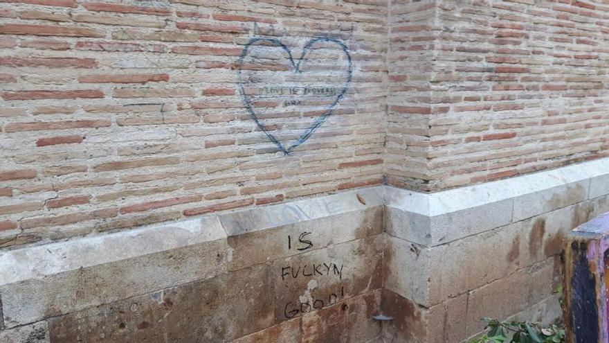 Detenido un hombre como presunto autor de varias pintadas en la catedral