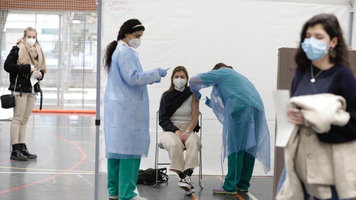 El Salud pone en marcha el sistema de autocita para la vacunación contra el covid