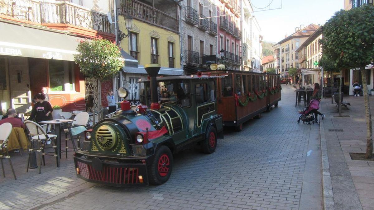 El tren navideño llega de nuevo este domingo a Cangas de Onís La