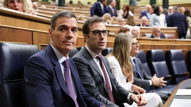 Pedro Sánchez, al costat de Carlos Cuerpo, Sara Aagesen i Félix Bolaños, en l’última sessió de control al Govern.