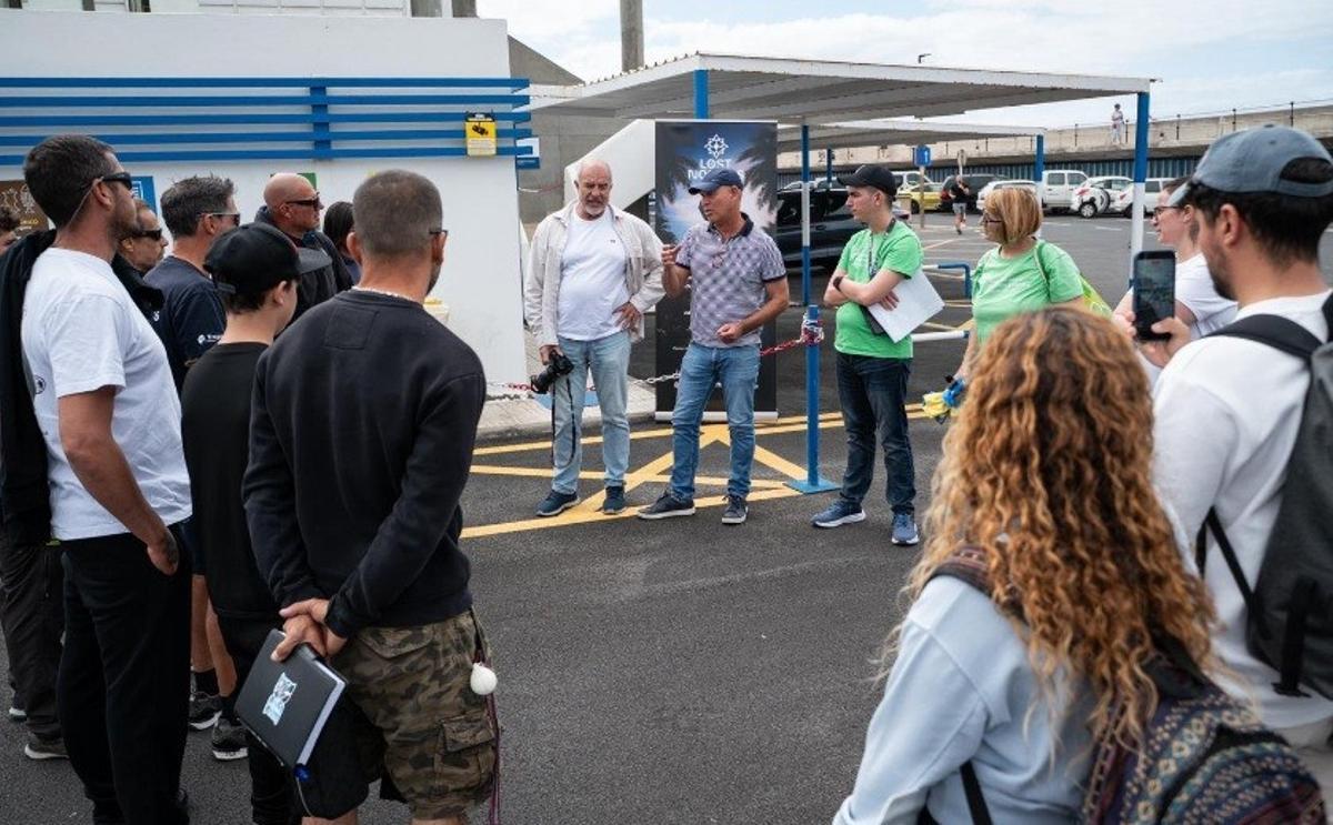 Un momento de la recogida de residuos en Puerto Colón.