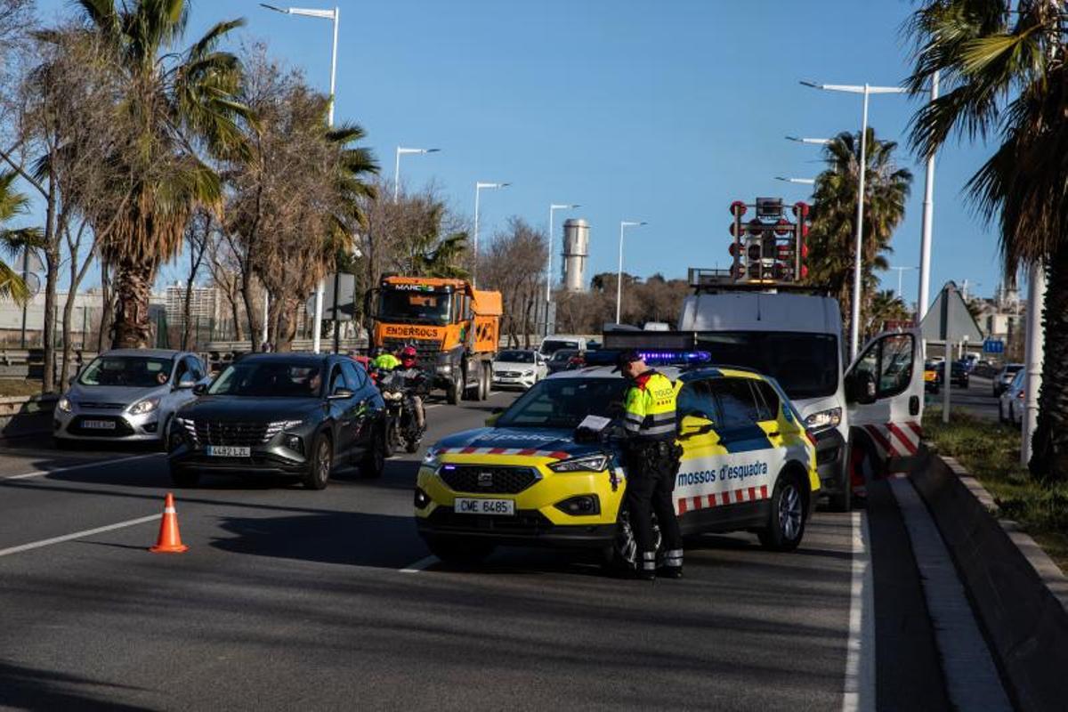 Un motorista muere en un accidente en la Ronda del Litoral