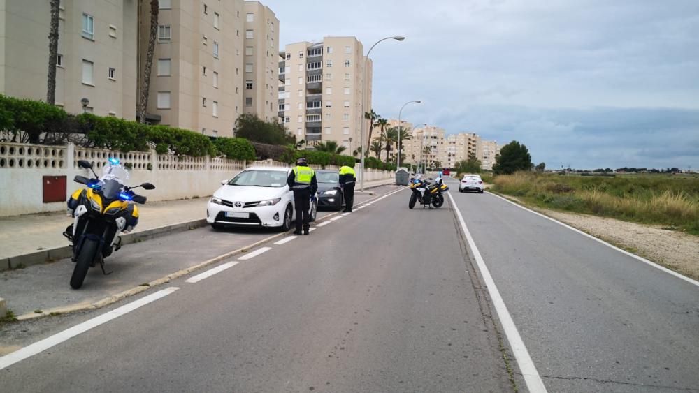 La Policía Local continúa con los controles en Alicante por el estado de alarma.