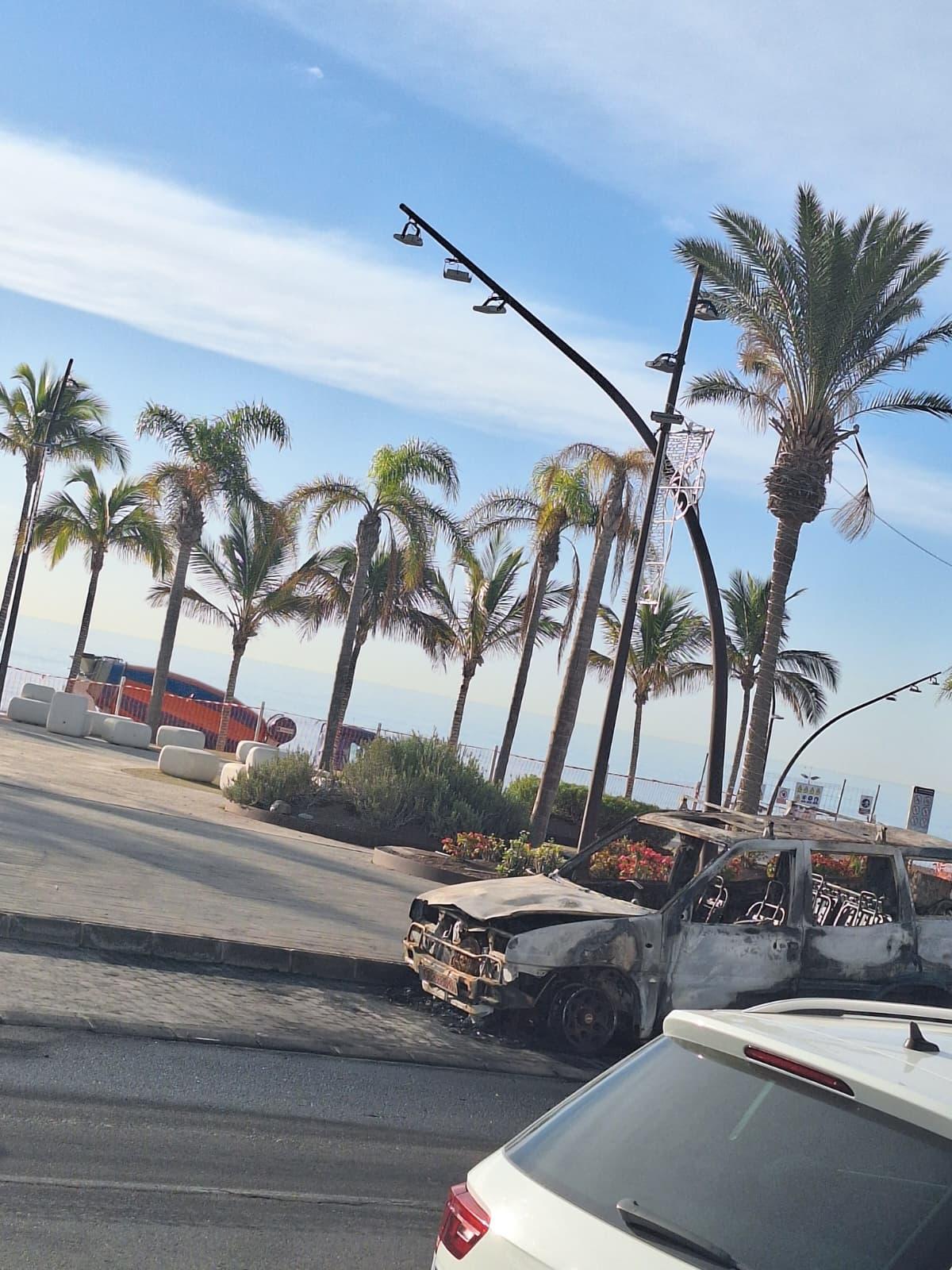 Investigan el incendio de un coche a las 4 de la madrugada