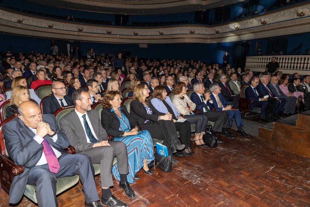 El acto contó con una nutrida representación institucional y empresarial.