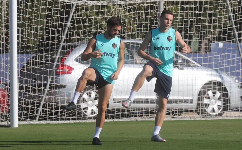 El Levante abre el entrenamiento a los medios