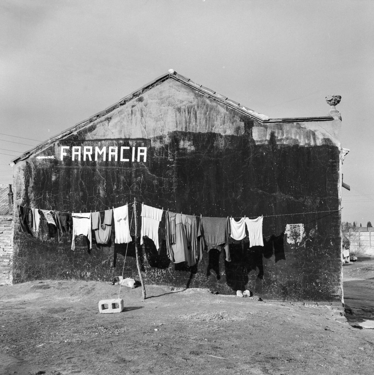 Chavolas en la Plaza de Castilla (1964).