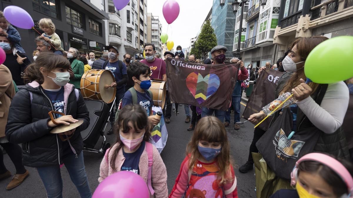 Los partidarios de la cooficialidad del asturiano se manifiestan en Oviedo